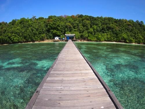 苏拉维加亚航空开通广州到打拉根的航线，而苏西航空开通麻拉杜阿岛的航线