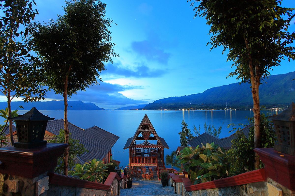 Now you can fly HONGKONG - MEDAN DIRECT by CATHAY DRAGON  